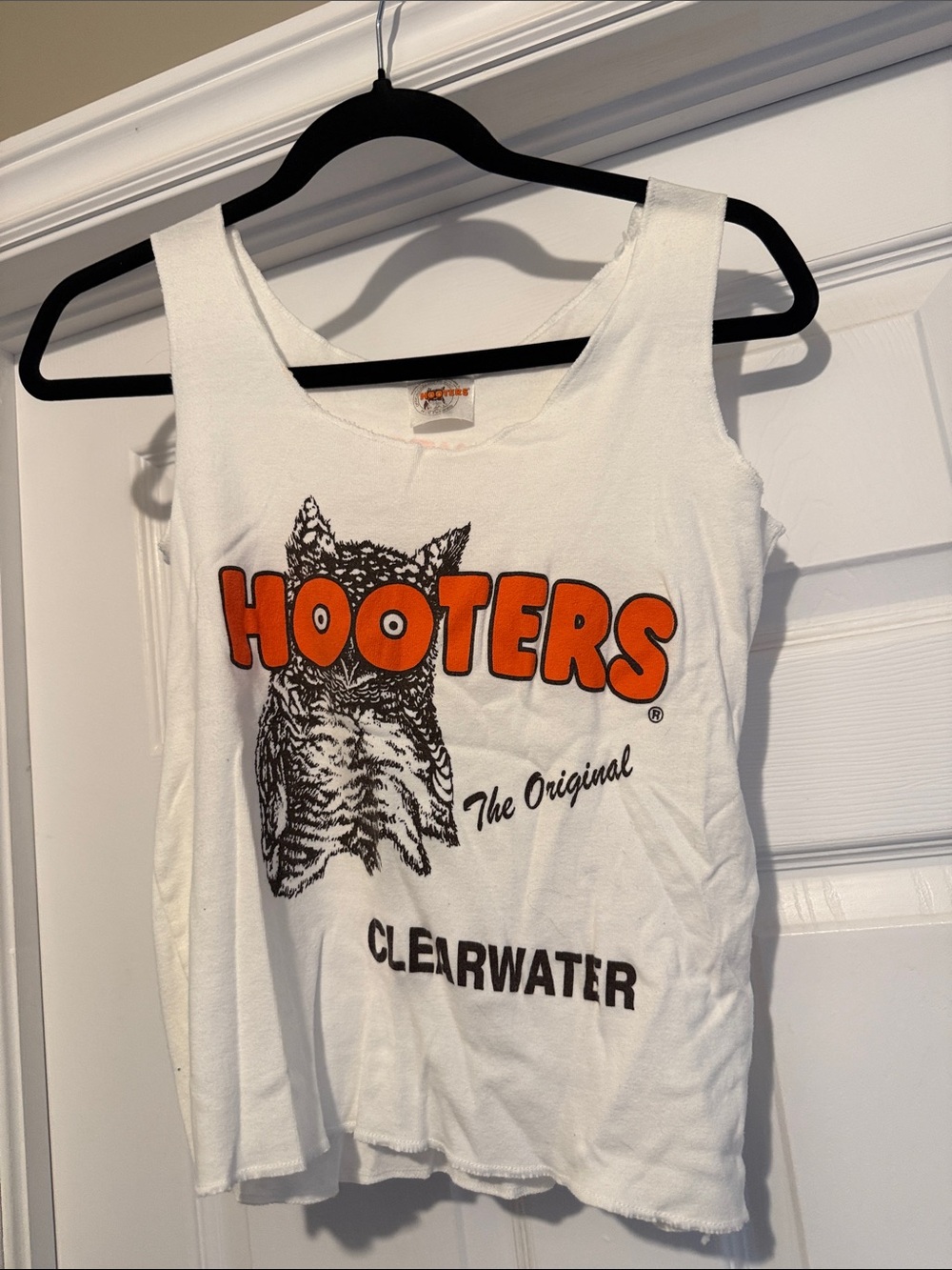 Hooters tank top size large